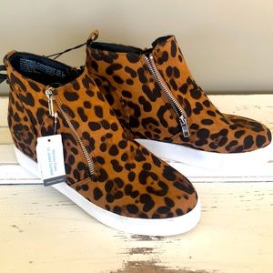 Time & Tru Memory Foam Leopard Booties